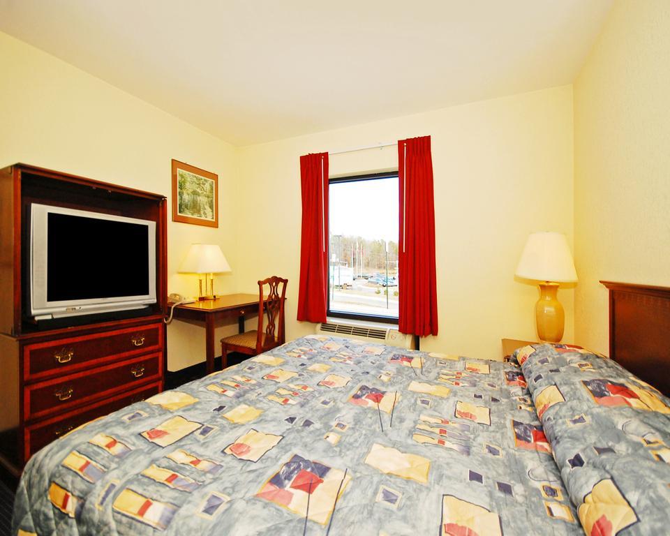 Econo Lodge Amelia Court House Стая снимка