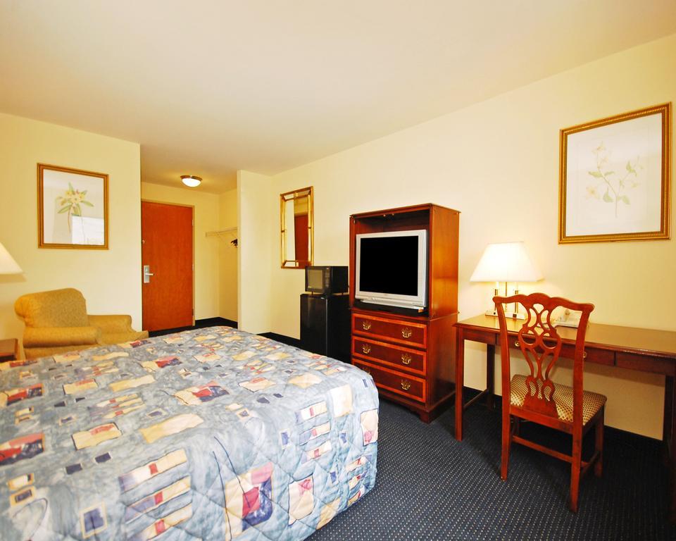 Econo Lodge Amelia Court House Стая снимка