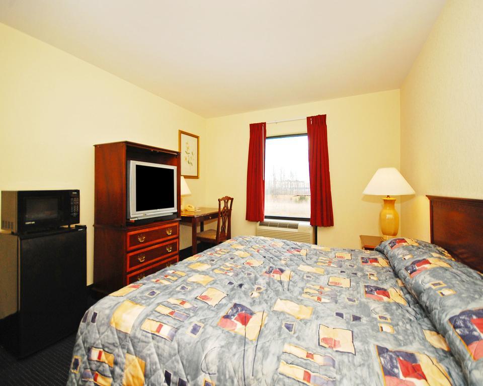Econo Lodge Amelia Court House Стая снимка